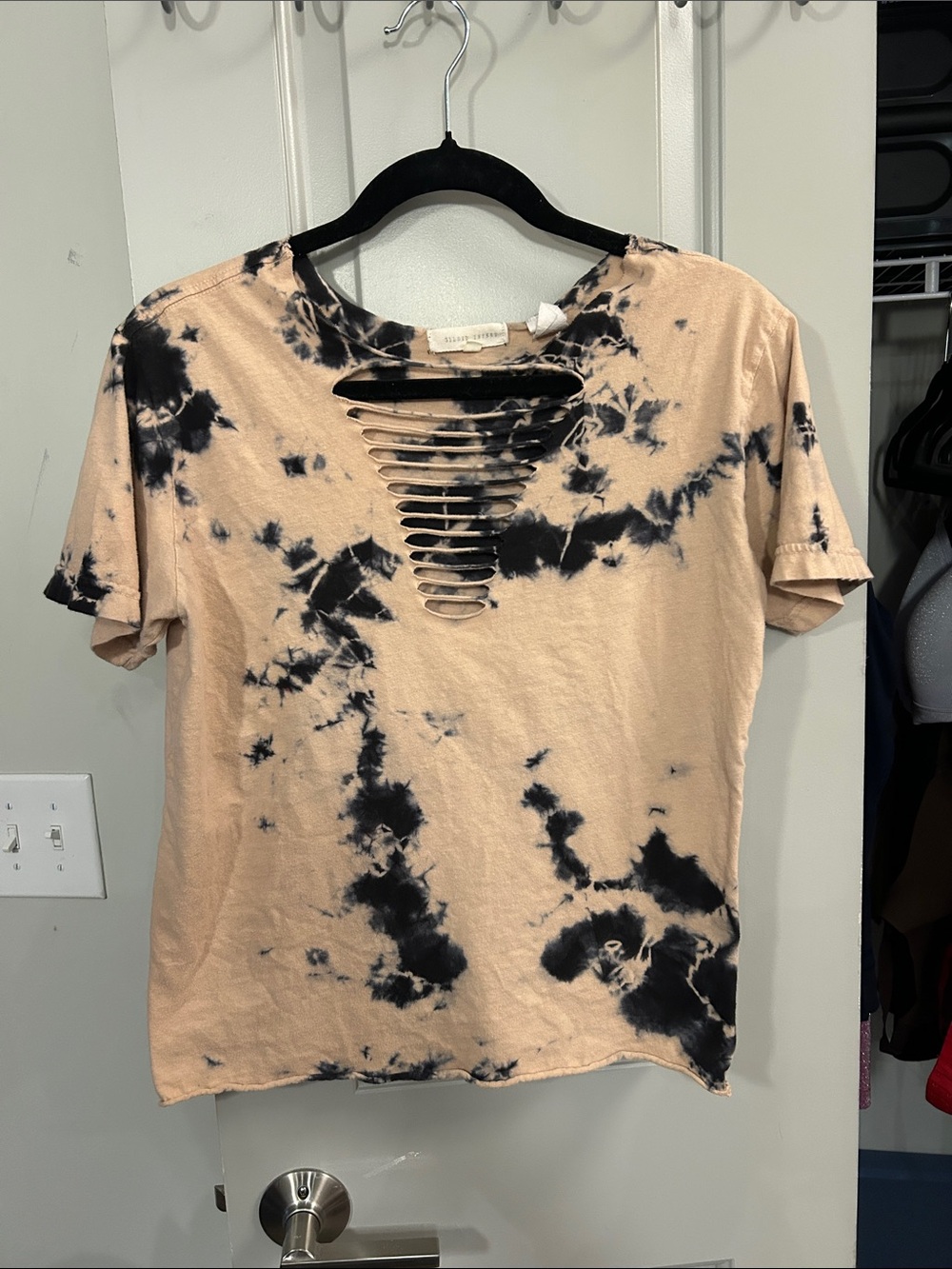 EUC Gilded Intent Tan & Black Tie-Dye Short Sleeve Cutout Tee w/ Raw Hems
